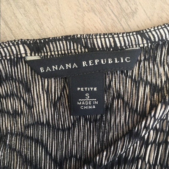 NWOT Banana Republic Sleeveless Blouse - Picture 3 of 3